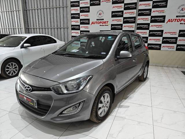 https://images10.gaadi.com/usedcar_image/4386467/original/processed_1580802a0755f23e46dccf5d4daad25a.jpg?imwidth=6402