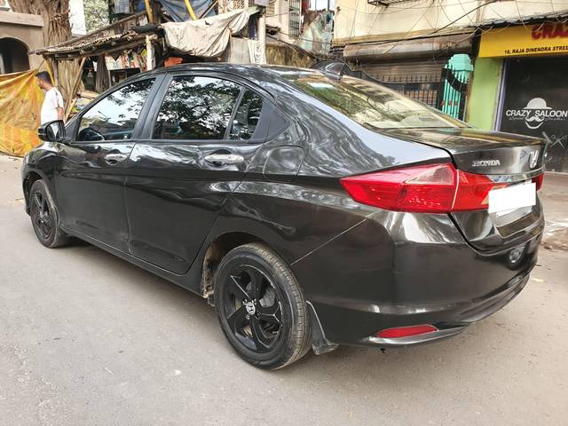 https://images10.gaadi.com/usedcar_image/4386479/original/processed_894f8dd71cb66e346231cf426d796ae4.jpg?imwidth=6402