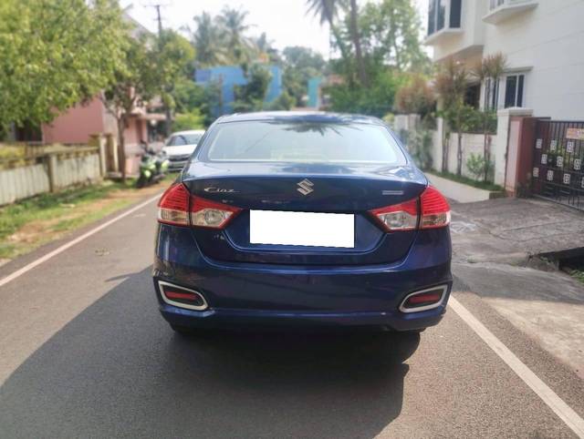 https://images10.gaadi.com/usedcar_image/4386529/original/processed_9f8ce050dceb9529b52899dbb547dbd4.jpg?imwidth=6402