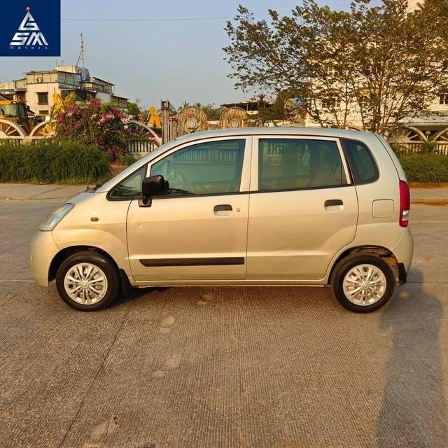 https://images10.gaadi.com/usedcar_image/4386604/original/processed_a938a96e6e76fb25aff942dee48fa332.jpg?imwidth=6402