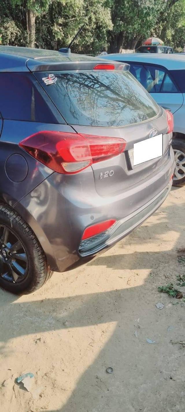 https://images10.gaadi.com/usedcar_image/4386700/original/processed_66b77703abc307660c6508de38c7337e.jpg?imwidth=6401