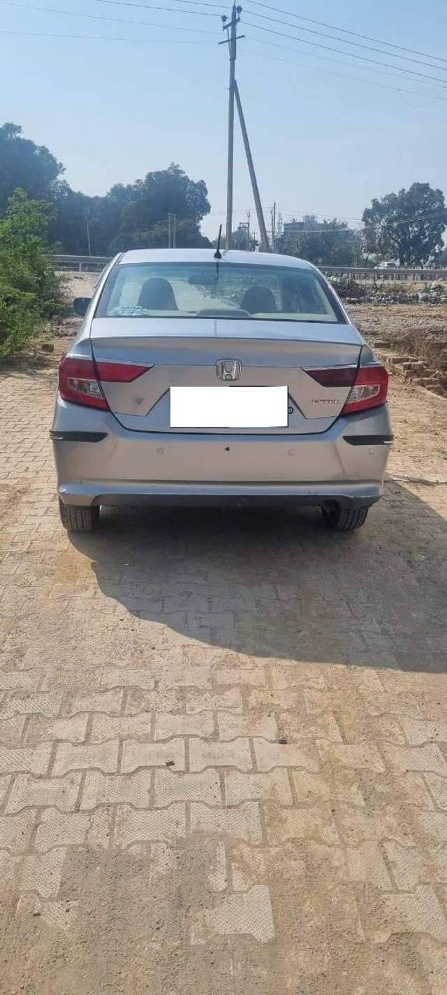 https://images10.gaadi.com/usedcar_image/4386727/original/processed_28ec5d908a23df8b23ad194a92ad8669.jpg?imwidth=6401