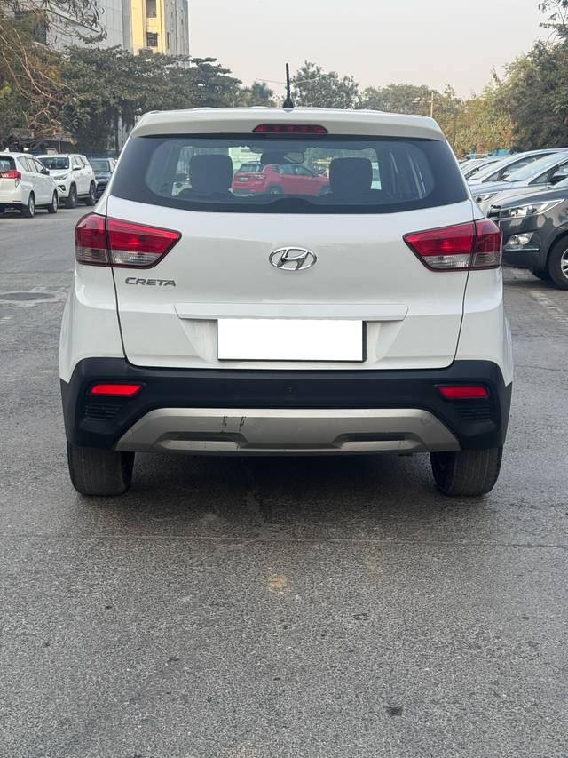 https://images10.gaadi.com/usedcar_image/4386764/original/processed_c52c2417fb3d3588741f982a00da43f5.jpg?imwidth=6401