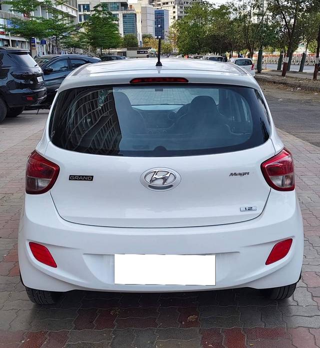 https://images10.gaadi.com/usedcar_image/4386782/original/processed_5e16f837c6b4a1b9179e1a3d1fe8125f.jpg?imwidth=6401