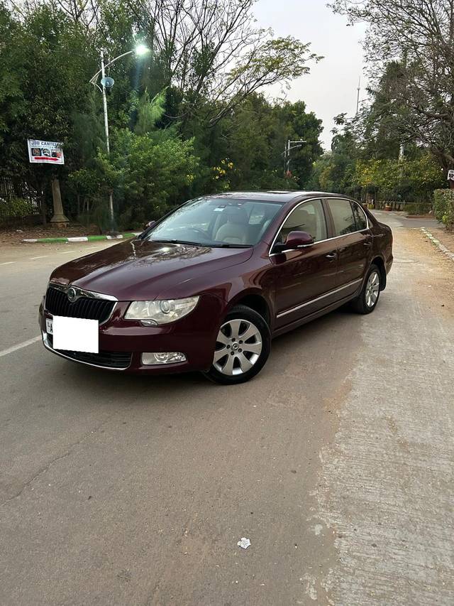 https://images10.gaadi.com/usedcar_image/4386835/original/processed_959f815b57c086b0bd3fc73901fe35d7.jpg?imwidth=6402