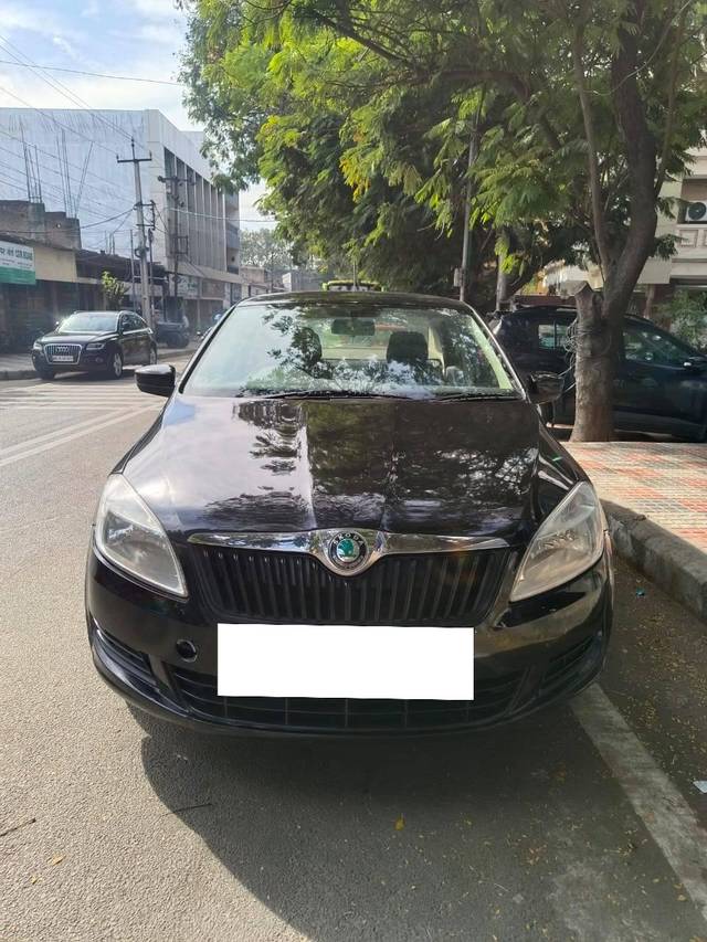 https://images10.gaadi.com/usedcar_image/4386861/original/processed_504e6a523ef68c6e7b607487a26c5476.jpg?imwidth=6401