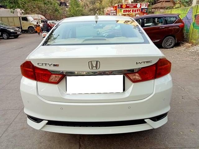 https://images10.gaadi.com/usedcar_image/4386919/original/processed_9a06ba5fae7fee88c04438441754c731.jpg?imwidth=6402