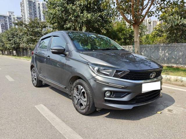 https://images10.gaadi.com/usedcar_image/4386931/original/processed_b9fed15ee0f203aaf4fb20af11246fc5.jpg?imwidth=6400