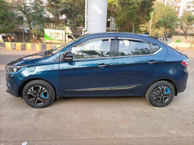 https://images10.gaadi.com/usedcar_image/4387029/original/processed_3283483d3175eb9113d184a84a29c971.jpg?imwidth=6402