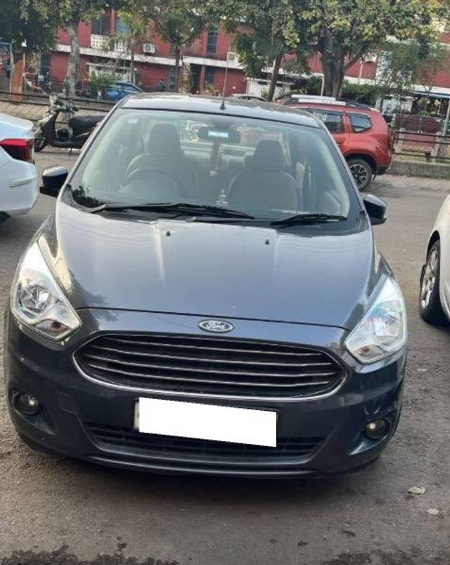 https://images10.gaadi.com/usedcar_image/4387043/original/processed_847885d5-f1e4-482b-93ea-dcde04e774e1.jpeg?imwidth=6402