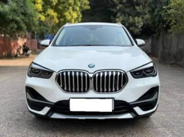 https://images10.gaadi.com/usedcar_image/4387195/original/processed_dd7e68961f068fece9fd60015a44ab17.jpg?imwidth=6402