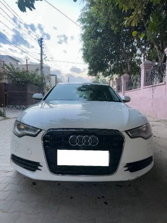 https://images10.gaadi.com/usedcar_image/4387248/original/processed_abe00f46-ed3c-45fe-941c-d14966b2b90f.jpeg?imwidth=6402