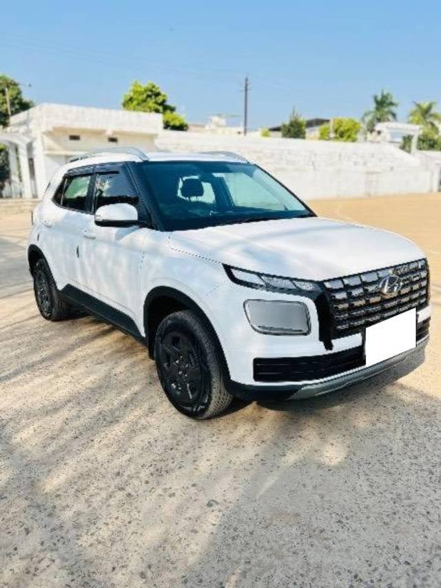 https://images10.gaadi.com/usedcar_image/4387249/original/processed_81eb01ea-41b8-4a74-ac43-a3d21aa5e8b0.jpeg?imwidth=6400