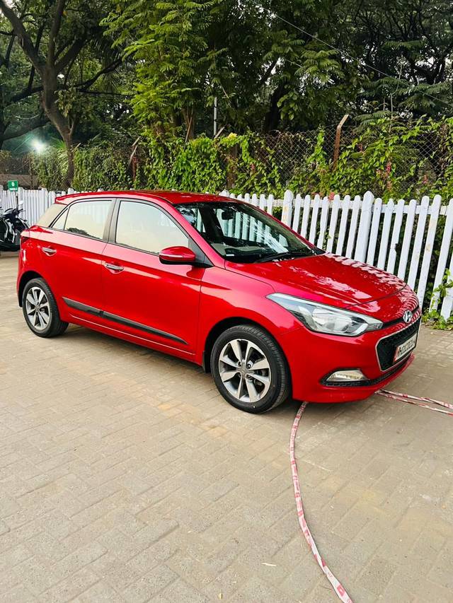 https://images10.gaadi.com/usedcar_image/4387284/original/44e8d89fbc2d7a3b18509d37e0d5335a.jpg?imwidth=6401