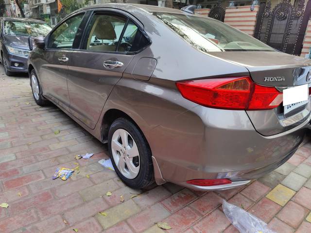 https://images10.gaadi.com/usedcar_image/4387295/original/processed_fd9a1014af2a61fd7ac0c4238dfa2012.jpg?imwidth=6400