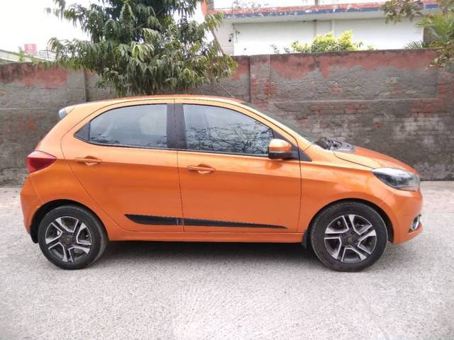 https://images10.gaadi.com/usedcar_image/4387324/original/86130d33b2a0f8df5a1dcc714afba1da.jpg?imwidth=6401