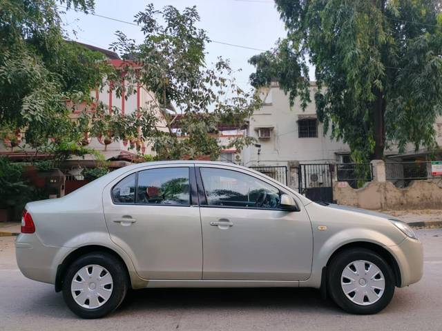 https://images10.gaadi.com/usedcar_image/4387342/original/dd97ddc1b66a9493990ecd1d7ddf4290.jpg?imwidth=6401