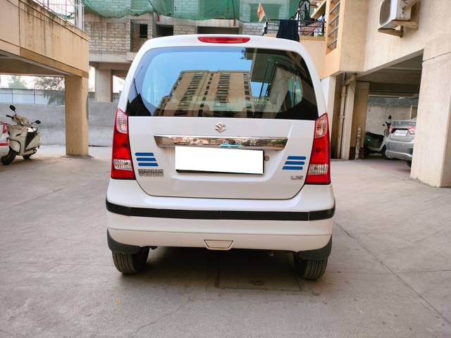 https://images10.gaadi.com/usedcar_image/4387384/original/processed_052ab66bd9ed7f3569313653e131272d.jpg?imwidth=6402