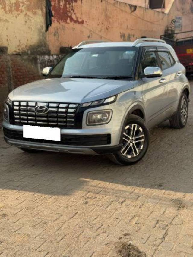 https://images10.gaadi.com/usedcar_image/4387461/original/7414980d8c67b586b5099e5fa5a4f9b2.jpg?imwidth=6401