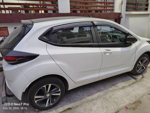 https://images10.gaadi.com/usedcar_image/4387508/original/processed_b6e14b21-2e54-4cea-affd-362d60e8e8ba.jpg?imwidth=6402