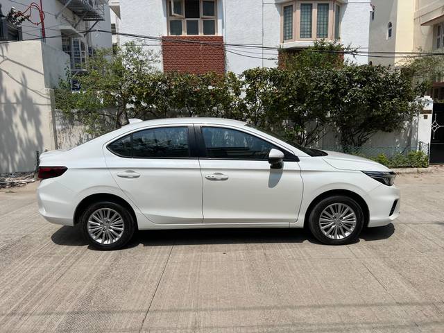 https://images10.gaadi.com/usedcar_image/4387720/original/2de3f76c72046422412cc87d0184f061.jpg?imwidth=6401