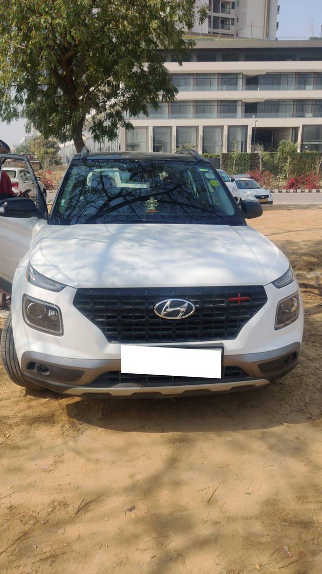 https://images10.gaadi.com/usedcar_image/4387801/original/89c1e7bedcc1cc5990f7ed0981a5b4f1.jpg?imwidth=6400