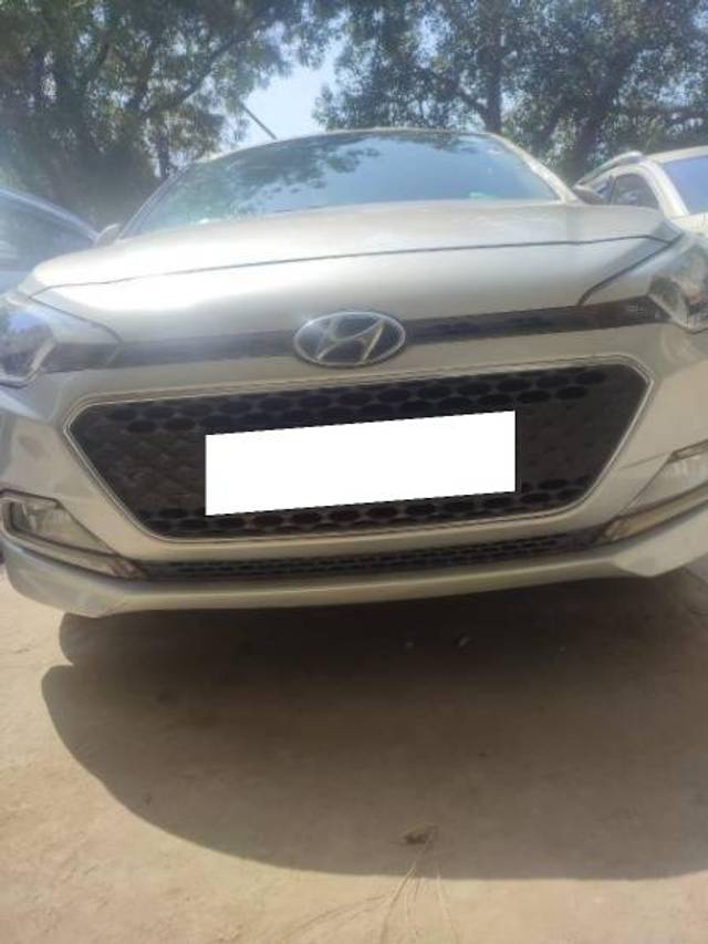 https://images10.gaadi.com/usedcar_image/4387847/original/processed_0e936b34-07ee-4ae5-bf67-bf73f1f6731f.jpg?imwidth=6401