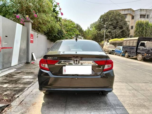 https://images10.gaadi.com/usedcar_image/4387851/original/processed_de8979ed1824d480dc996237f262dfed.jpeg?imwidth=6402