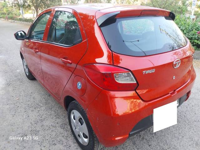 https://images10.gaadi.com/usedcar_image/4387867/original/processed_7b5c2856b220fb14e912378d8a0a1cd1.jpg?imwidth=6402