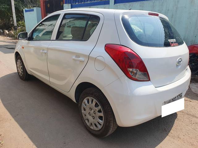 https://images10.gaadi.com/usedcar_image/4387901/original/processed_b6b3ef03b24d054b48ec9776944f1783.jpg?imwidth=6402