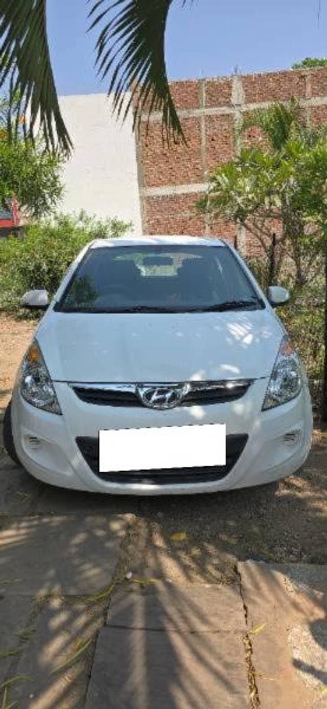 https://images10.gaadi.com/usedcar_image/4387951/original/processed_c3ebda13-0dfb-401c-9417-034456354eb6.jpg?imwidth=6400