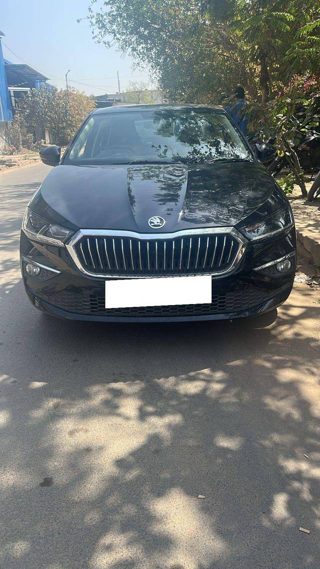 https://images10.gaadi.com/usedcar_image/4387976/original/8d986b24ae0d71b1a63fdcea0a1aa389.jpg?imwidth=6400