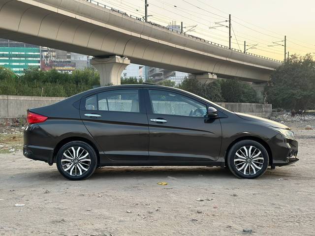 https://images10.gaadi.com/usedcar_image/4387997/original/e55ab8a7f8185edb76ad12c98bb02d9b.jpg?imwidth=6401