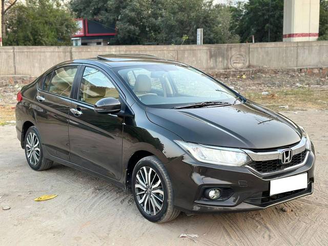 https://images10.gaadi.com/usedcar_image/4387997/original/processed_f94956bbaceee208c5f6c13fdbecc5d5.jpg?imwidth=6400