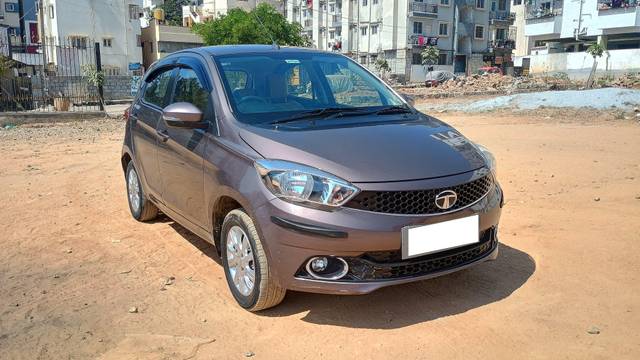 https://images10.gaadi.com/usedcar_image/4388061/original/processed_2c4df27f9ef22e038f6f26f04d5450b6.jpg?imwidth=6400