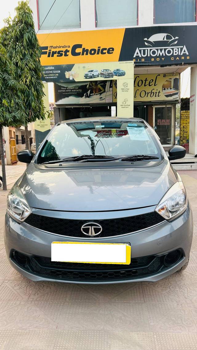 https://images10.gaadi.com/usedcar_image/4388106/original/processed_57564245a32cbb2a5e1104af6ddd9fd5.jpg?imwidth=6401