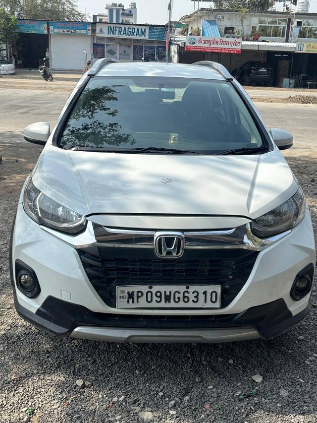 https://images10.gaadi.com/usedcar_image/4388127/original/f50a52bf0f7bd142ad83172f43e8691a.jpg?imwidth=6400