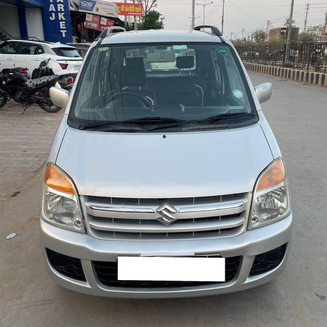 https://images10.gaadi.com/usedcar_image/4388146/original/processed_431d58abaff0cb23d2864ddac2f2a901.jpg?imwidth=6402