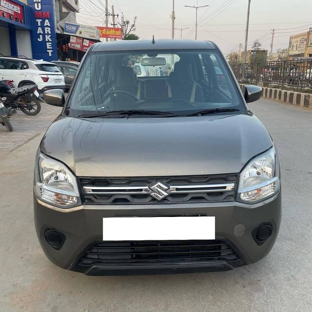 https://images10.gaadi.com/usedcar_image/4388154/original/processed_9bf7fdcf34b409f66645be9b4f560cb5.jpg?imwidth=6401