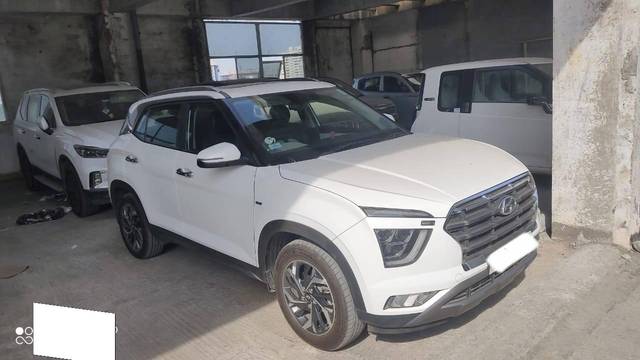 https://images10.gaadi.com/usedcar_image/4388180/original/processed_39f89fc8d2a4a700c1ea43e19016eb92.jpg?imwidth=6401