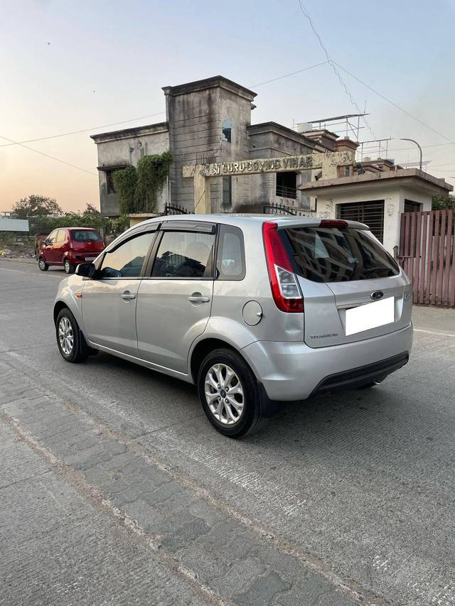 https://images10.gaadi.com/usedcar_image/4388279/original/processed_70547c9aabe9e9fd40b1569c8361cf9c.jpg?imwidth=6402