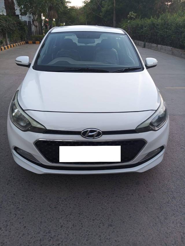 https://images10.gaadi.com/usedcar_image/4388372/original/processed_0c8fa72a2aec260cf0843afa50e6bbfe.jpg?imwidth=6400