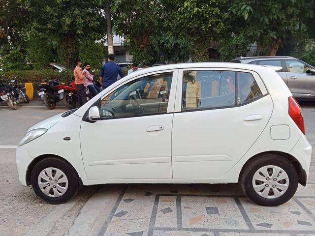 https://images10.gaadi.com/usedcar_image/4388379/original/processed_d82228c6cfcaa234d17cd7999c846209.jpg?imwidth=6402