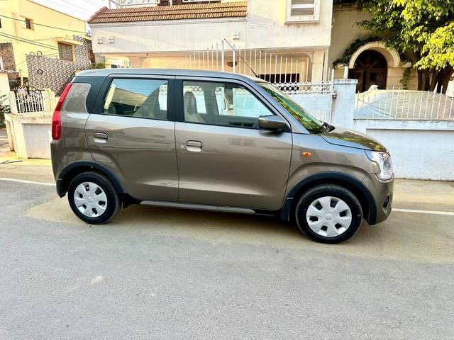 https://images10.gaadi.com/usedcar_image/4388515/original/747d03cce192cd8d9959536fe38e6381.jpg?imwidth=6401