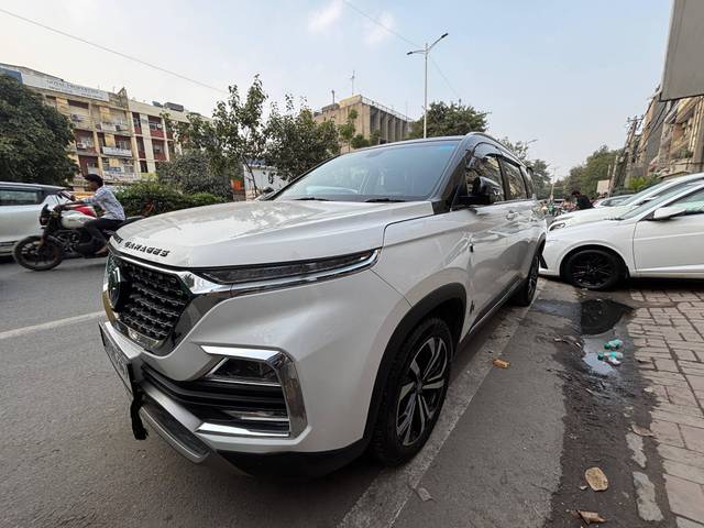 https://images10.gaadi.com/usedcar_image/4388578/original/processed_90042242bdadf65b002b88362c491d48.jpg?imwidth=6402