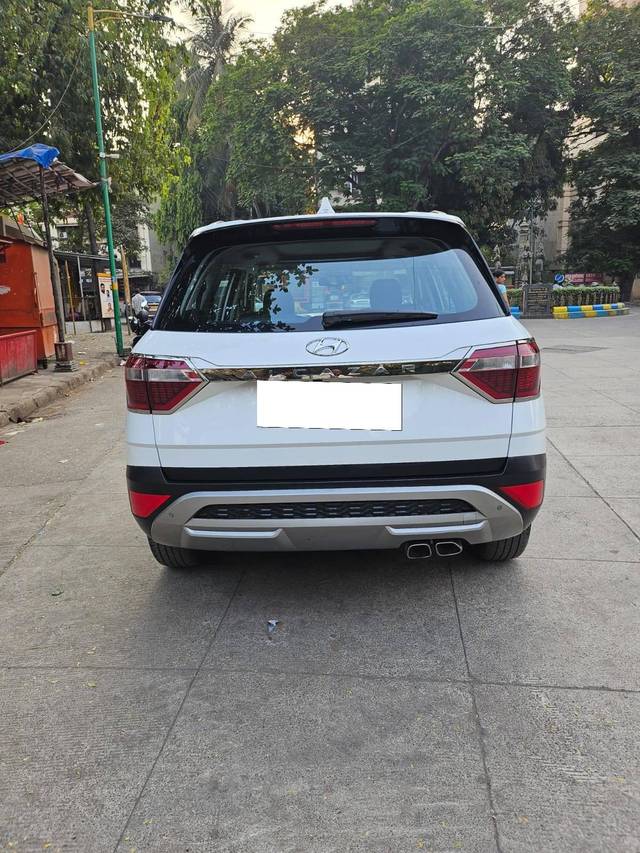 https://images10.gaadi.com/usedcar_image/4388600/original/processed_d73b6e48aa1322cafeb281899e019efc.jpg?imwidth=6402