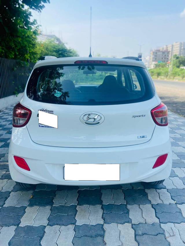 https://images10.gaadi.com/usedcar_image/4388603/original/processed_4af79227bd0430a1bb5a884ddc234311.jpg?imwidth=6402