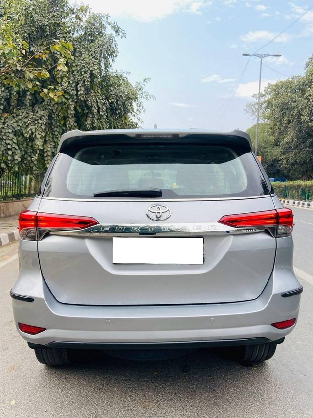 https://images10.gaadi.com/usedcar_image/4388619/original/processed_4013c8eb0227311c242d7a1502f8d9b9.jpg?imwidth=6402