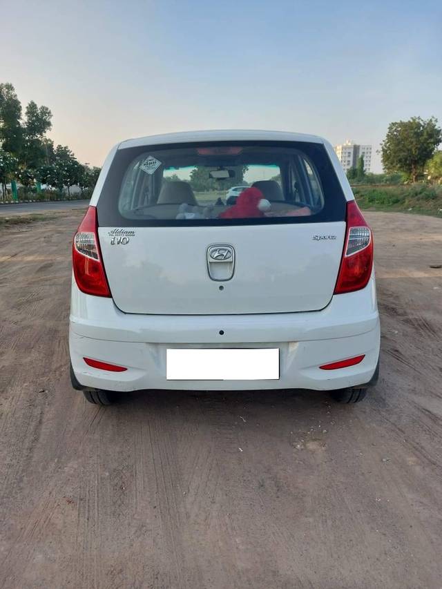 https://images10.gaadi.com/usedcar_image/4388624/original/processed_15f842a754b960c8fbc1067a9d32e722.jpg?imwidth=6402