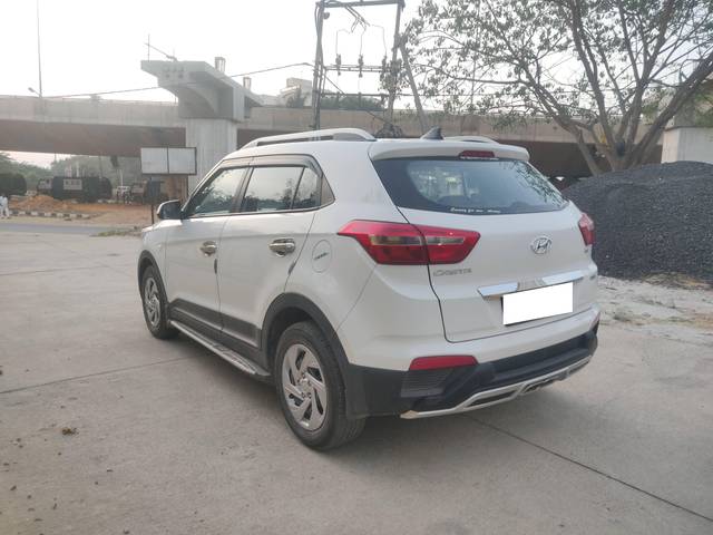 https://images10.gaadi.com/usedcar_image/4388749/original/processed_ca180df9ff4c39e07dc9734881c78ea0.jpg?imwidth=6402